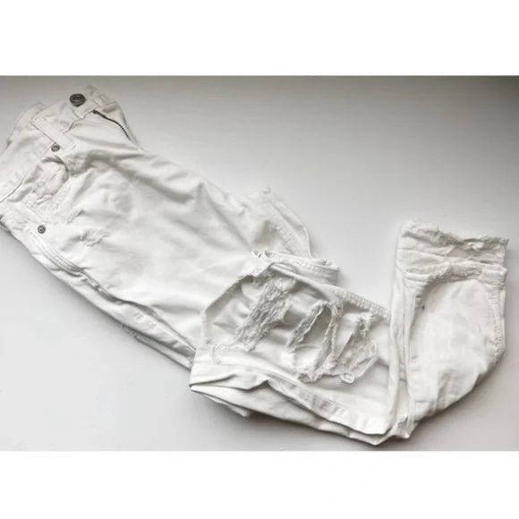 American Eagle Outfitters • White Destructed Mom Jeans - Picture 3 of 4
